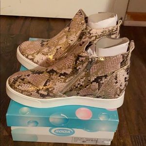 Soda wedge sneakers NIB